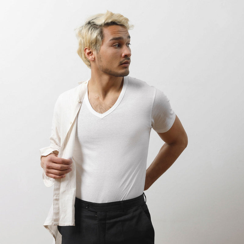 T-shirt col en V - Hauts - Parfait sous ta chemise