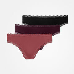 {"alt": "Stringi z koronką - Majtki - Mix (Mauve/Wiśniowy/Czarny)", "quantity":"1"}
